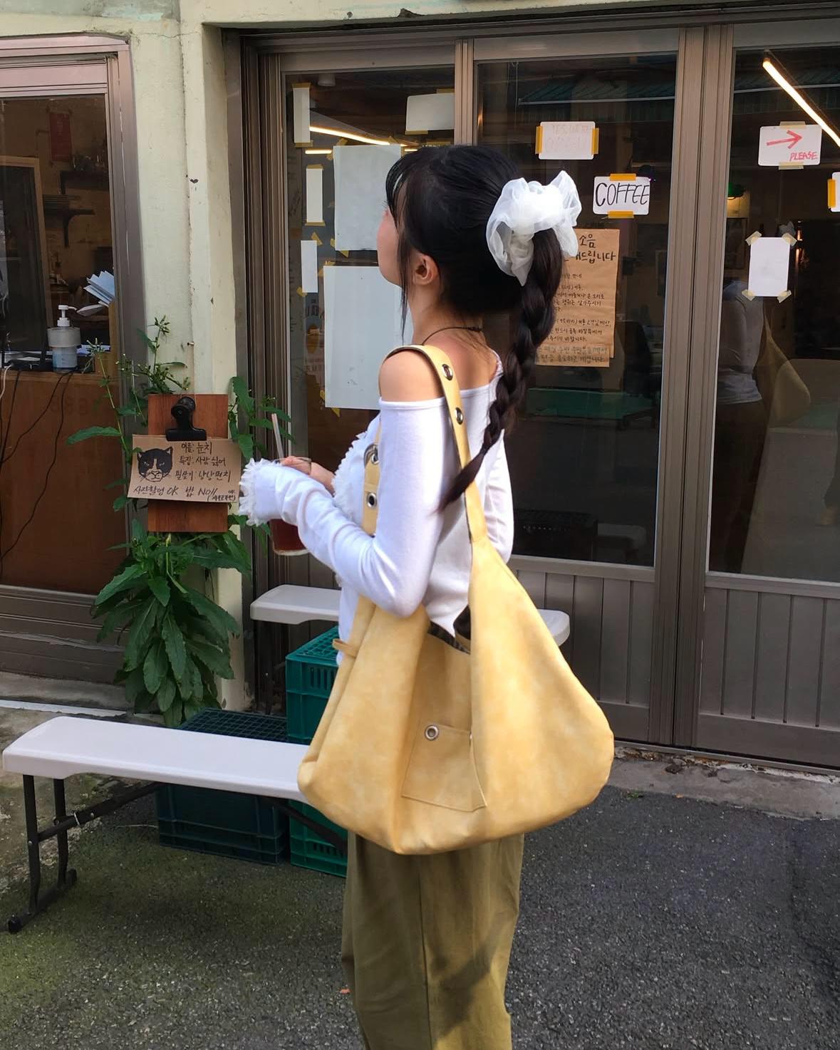 Leterie Buckle Reversible Shoulder Bag - butter & leopard