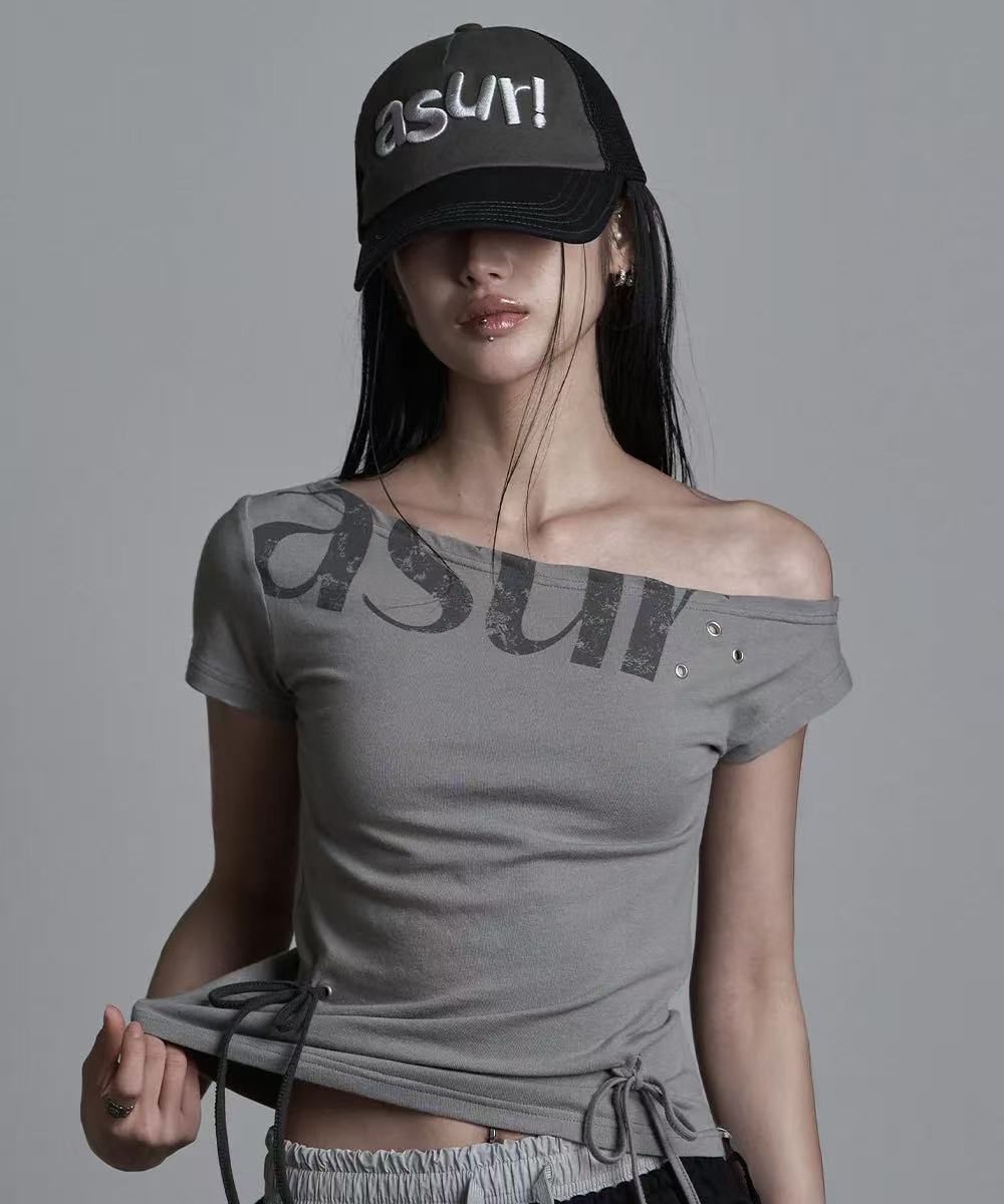 asur Punching Unbalance Off-shoulder T-shirt - 3 colors