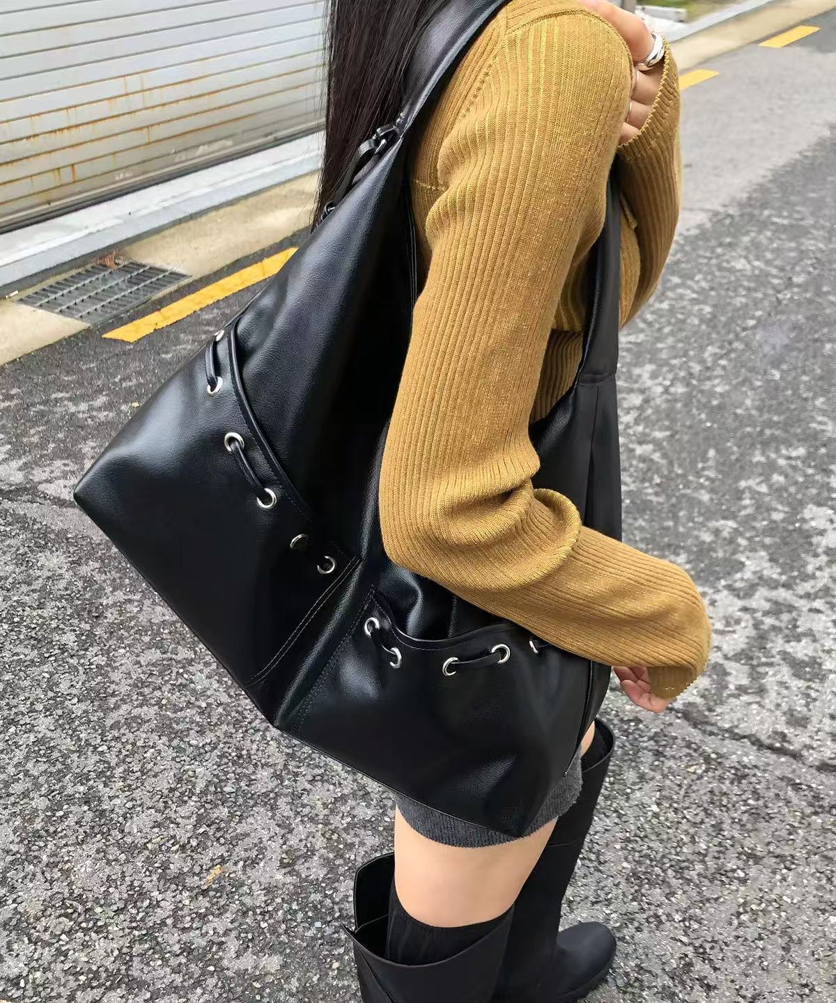 RAIVE Cela Shoulder Bag - 2 colors