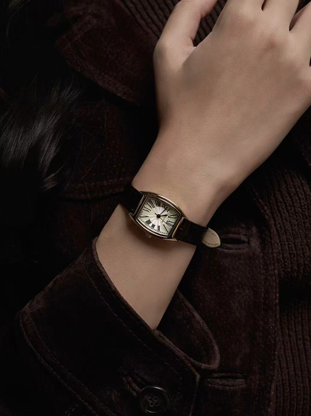 LLOYD Tonneau Vintage Women's Watch - brown