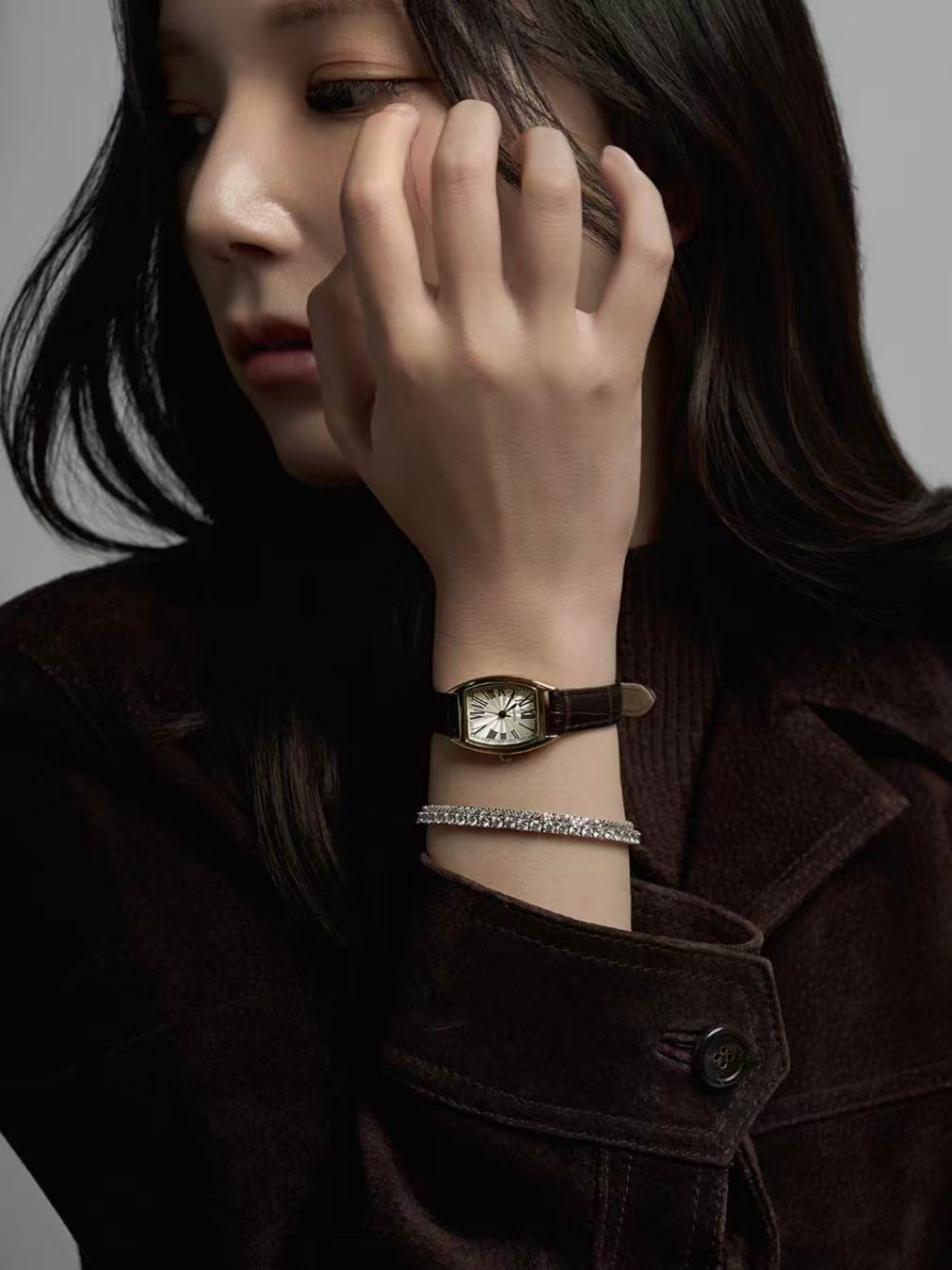 LLOYD Tonneau Vintage Women's Watch - brown