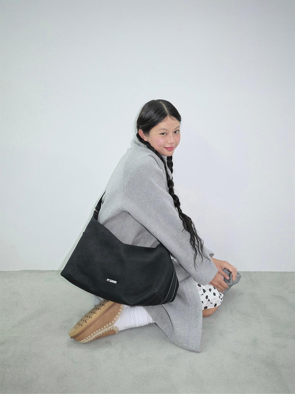 fennec Roomy Hobo Bag - 2 colors