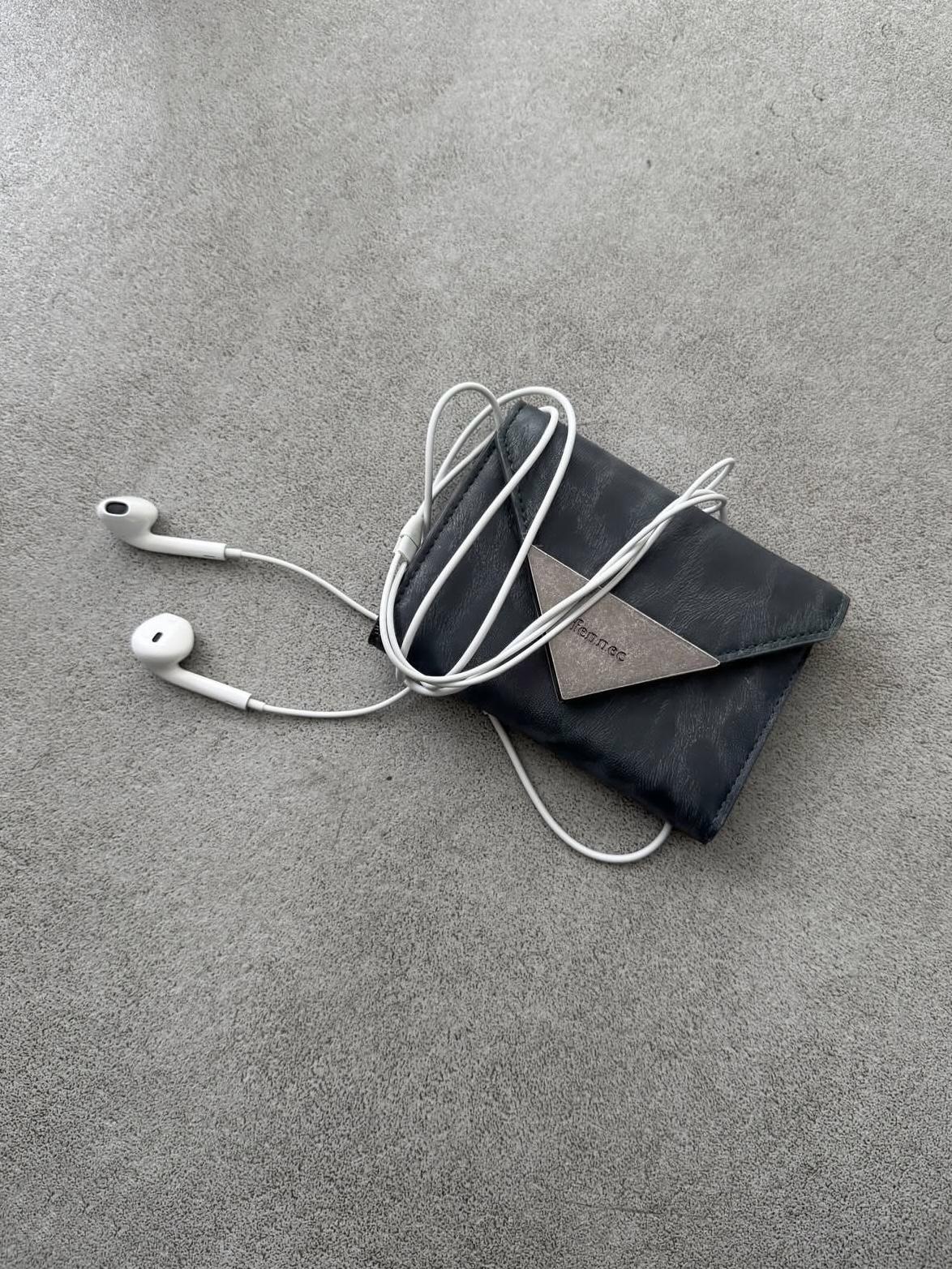 fennec Matt Triangle Wallet - 8 colors