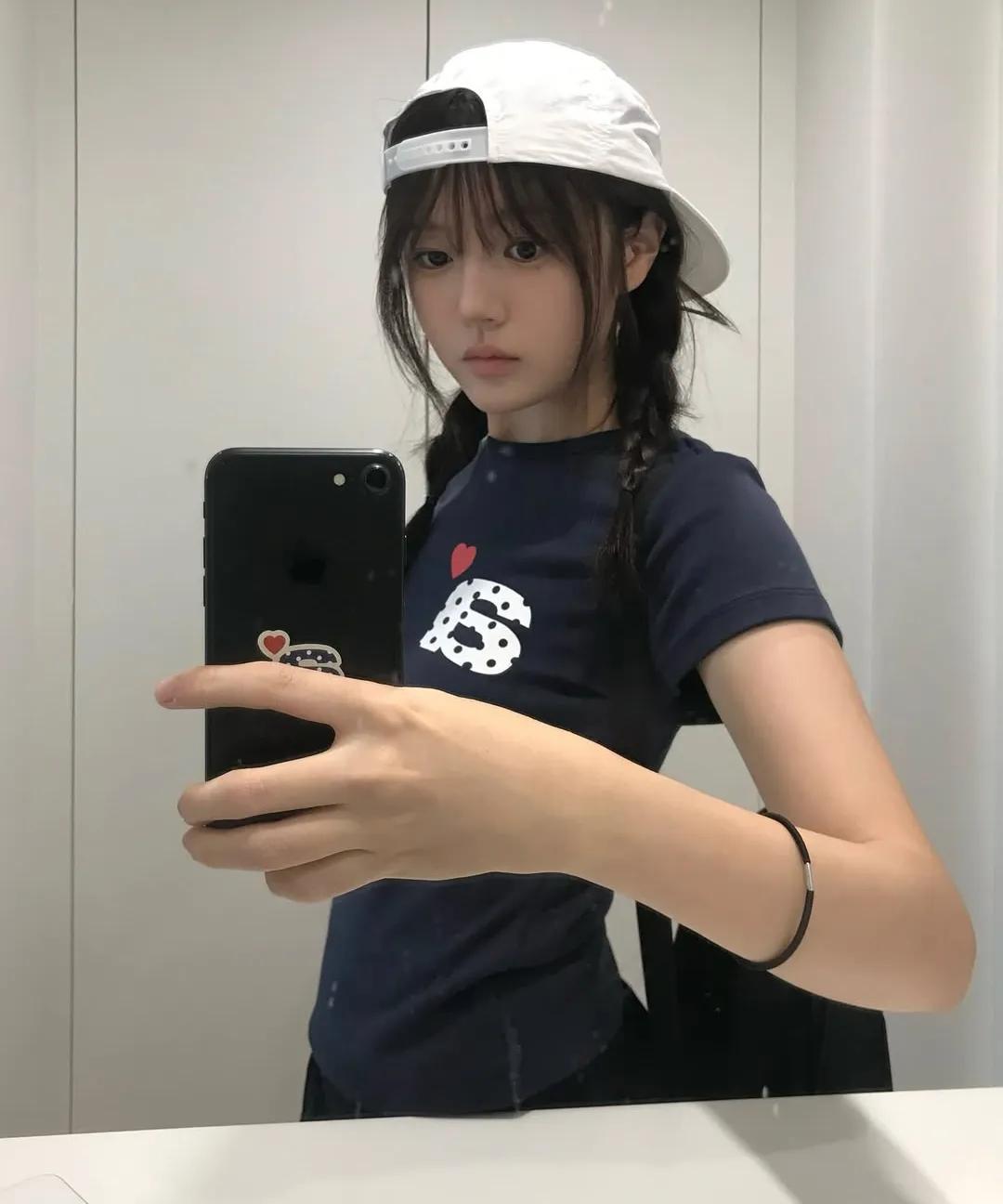 aeae Dot Small Letter Tee - 8 colors