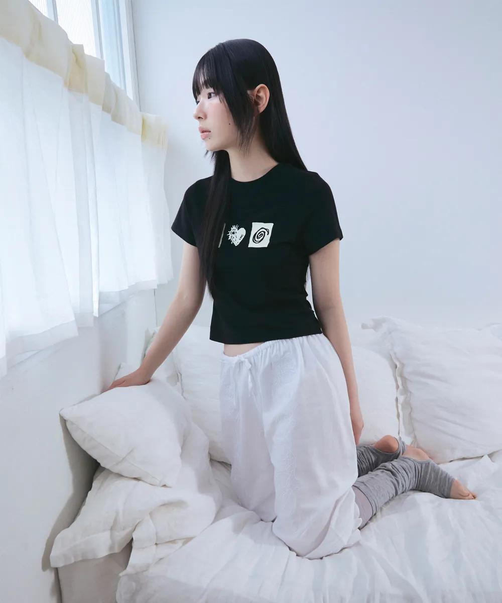 LMC WM Stamp Icon Cropped Tee - 2 colors